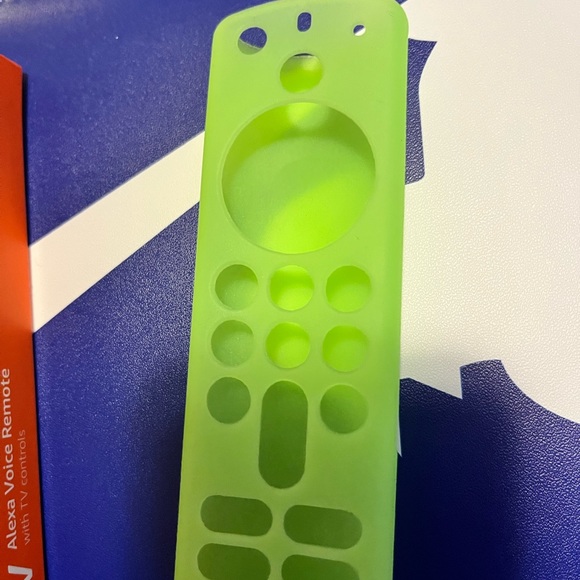 Amazon 4k fire stick remote, brand new with aftermarket silicone remote cover - Picture 4 of 5